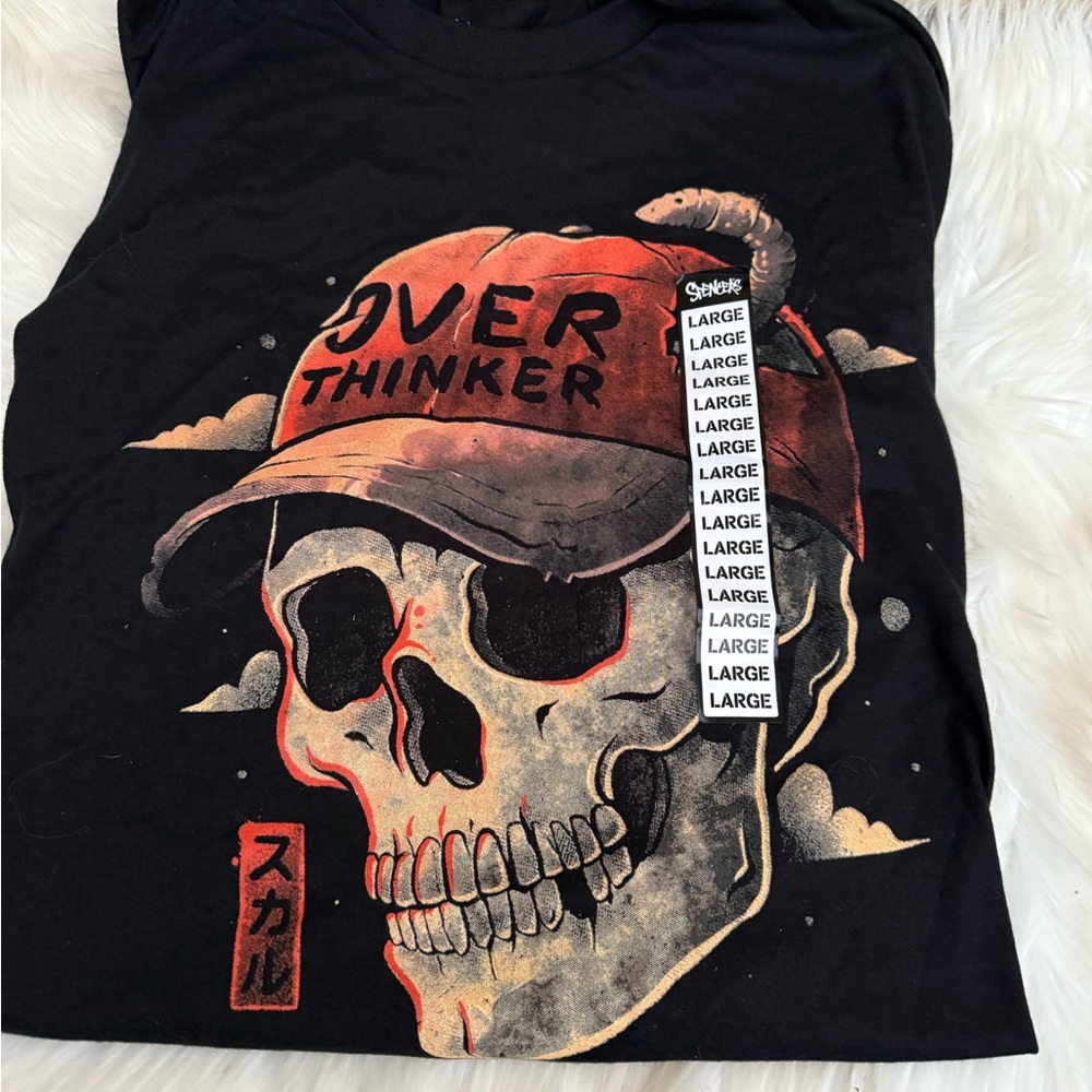 🔹 Skull graphic T-shirt